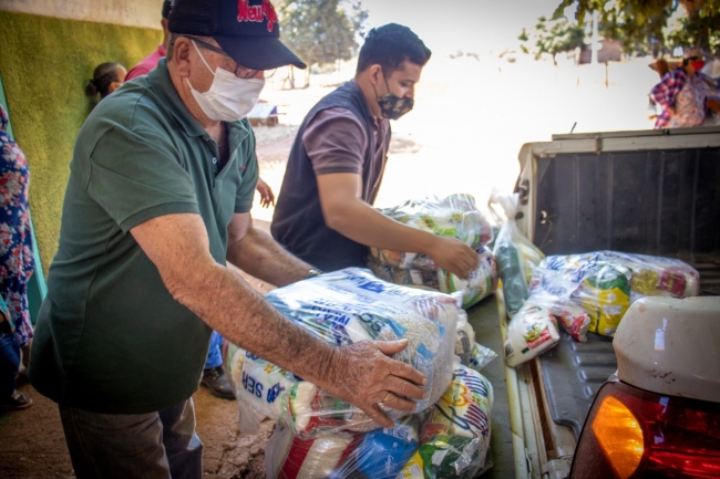 Assistência Social distribui cestas básicas e cobertores no Distrito de Novo Paraíso